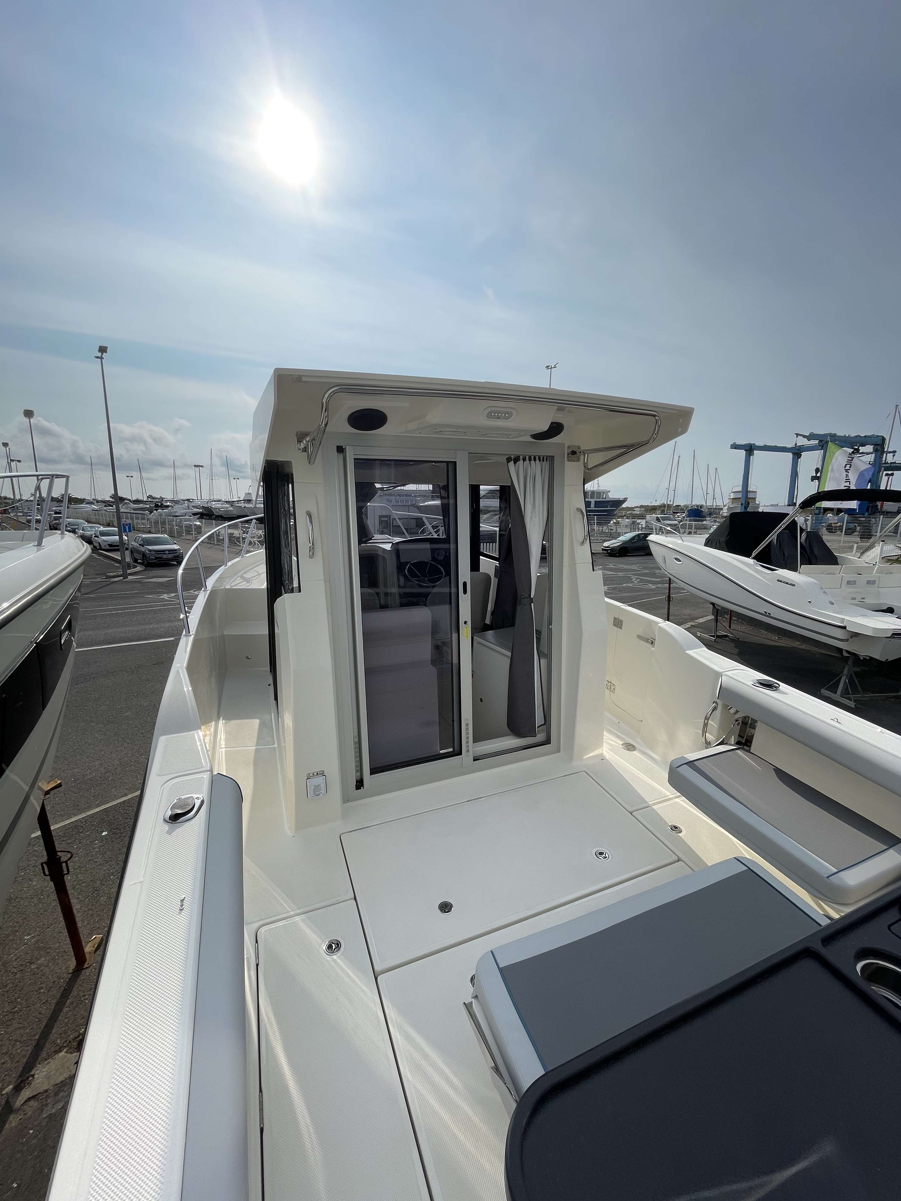 slider 1 Quicksilver  805 Pilothouse